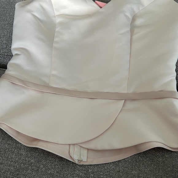 906 - Picture 2 of 4